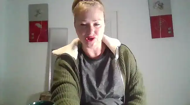 Snapshot of Luzia-Sal chatting on 12, 2, 2025 Luzia-Sal online show from 12, 2, 2025