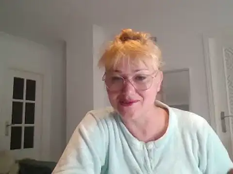 Snapshot of Luzia-Sal chatting on 14, 2, 2025 Luzia-Sal online show from 14, 2, 2025