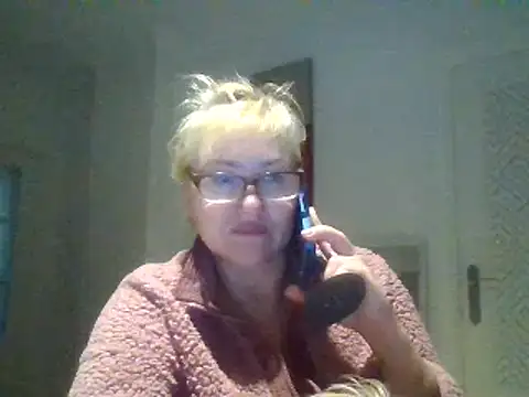 Snapshot of Luzia-Sal chatting on 2, 3, 2025 Luzia-Sal online show from 2, 3, 2025