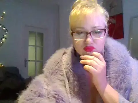 Snapshot of Luzia-Sal chatting on 5, 3, 2025 Luzia-Sal online show from 5, 3, 2025