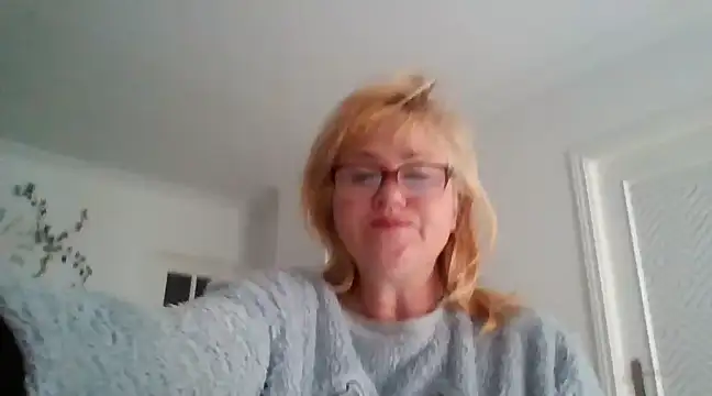 Snapshot of Luzia-Sal chatting on 10, 3, 2025 Luzia-Sal online show from 10, 3, 2025