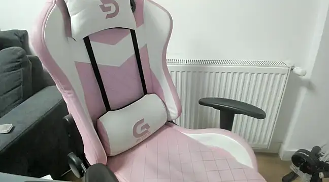 Snapshot of LadyLyanna chatting on 1, 2, 2025 LadyLyanna online show from 1, 2, 2025