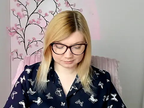 Snapshot of Lola_moree chatting on 20, 4, 2026 Lola moree online show from 20, 4, 2026