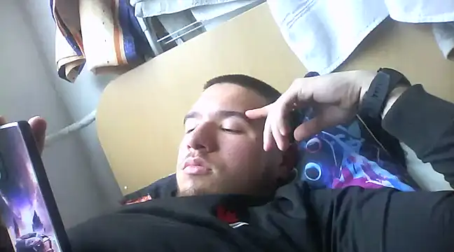 Drag Queen online show from 3, 2, 2025