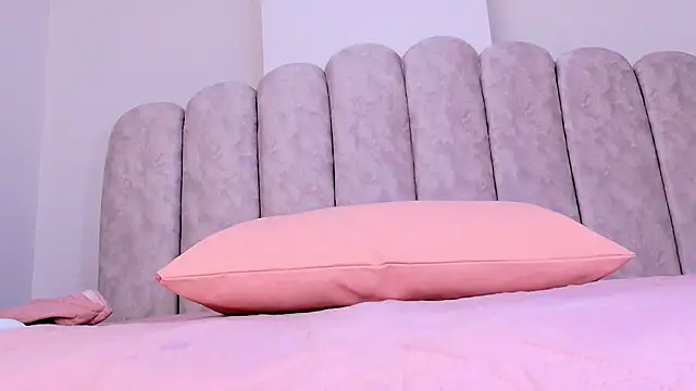 Snapshot of sharlott_miller chatting on 9, 1, 2026 sharlott miller online show from 9, 1, 2026