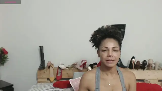 Lunasquirt1985 online show from 19, 2, 2025