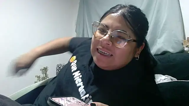 Snapshot of viccky_vick chatting on 17, 4, 2026 viccky vick online show from 17, 4, 2026