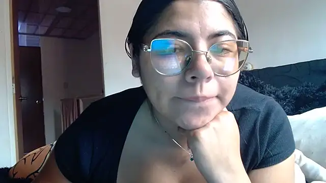Snapshot of viccky_vick chatting on 17, 5, 2026 viccky vick online show from 17, 5, 2026