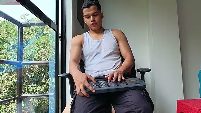 Snapshot of Dwayne_Brown chatting on 4, 10, 2025 Dwayne Brown online show from 4, 10, 2025
