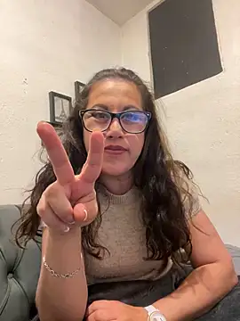 MirandaLatinaLovely online show from 21, 12, 2025