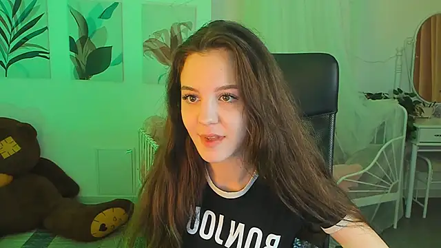 MilaStoyne online show from 21, 2, 2025