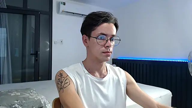 William Henry  online show from 19, 10, 2025