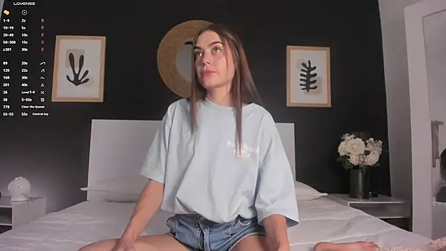 AlannaRussell  online show from 29, 10, 2025