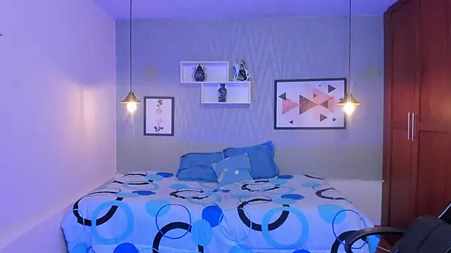 Nohemi louse online show from 13, 3, 2025