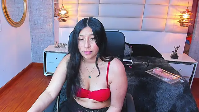 Nohemi louse online show from 21, 12, 2025