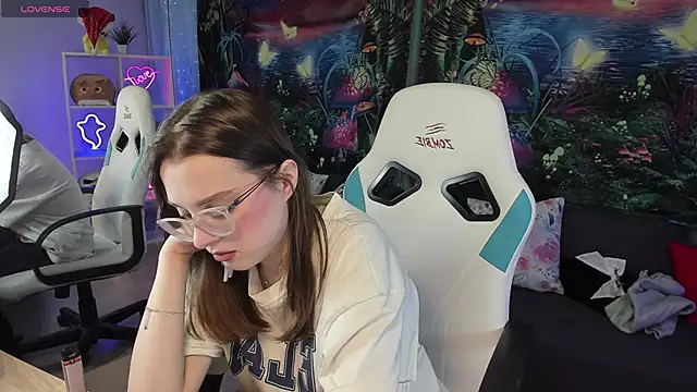 kaisajenner online show from 2, 2, 2025