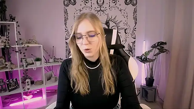 VeronicaAndersen online show from 3, 3, 2025