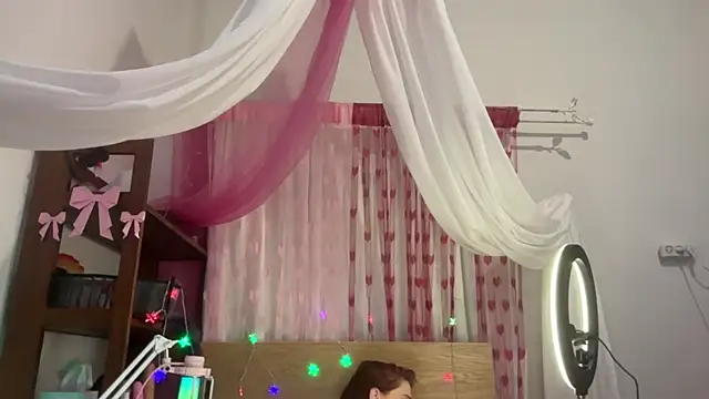 ScarletBottom online show from 17, 9, 2025