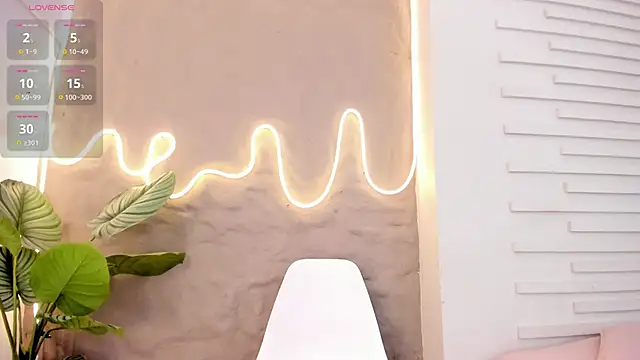 Lia Guzman online show from 22, 2, 2025