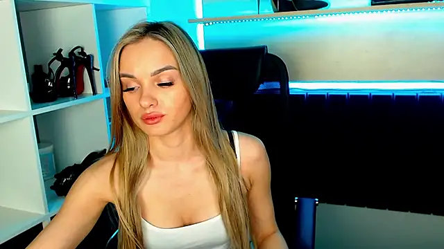 Snapshot of EvaBalmer chatting on 4, 3, 2025 EvaBalmer online show from 4, 3, 2025