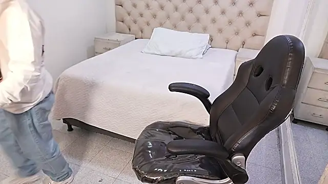 JhoanLeandro online show from 4, 3, 2026