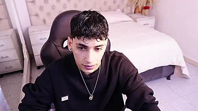 Snapshot of JhoanLeandro chatting on 8, 7, 2026 JhoanLeandro online show from 8, 7, 2026