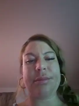 Snapshot of BambixoxUK chatting on 2, 2, 2025 BambixoxUK online show from 2, 2, 2025