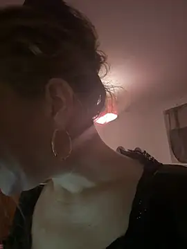 Snapshot of BambixoxUK chatting on 3, 2, 2025 BambixoxUK online show from 3, 2, 2025