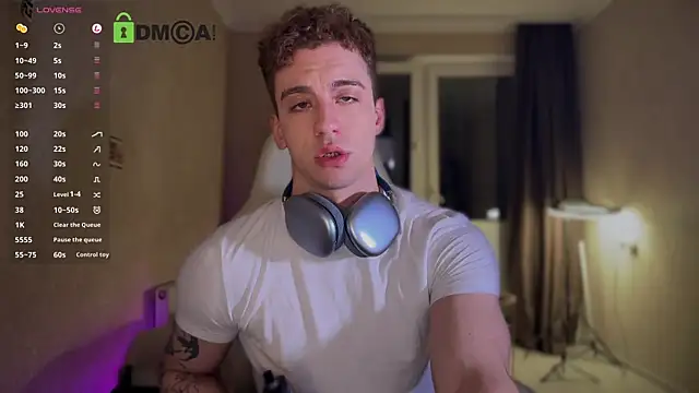 Snapshot of VincentSmith02 chatting on 11, 10, 2025 VincentSmith02 online show from 11, 10, 2025