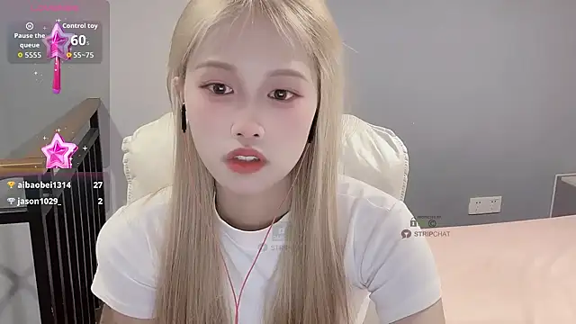 Snapshot of xunian71O chatting on 3, 10, 2025 xunian71O online show from 3, 10, 2025