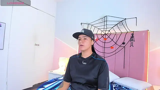 Liiam smith  online show from 28, 10, 2025