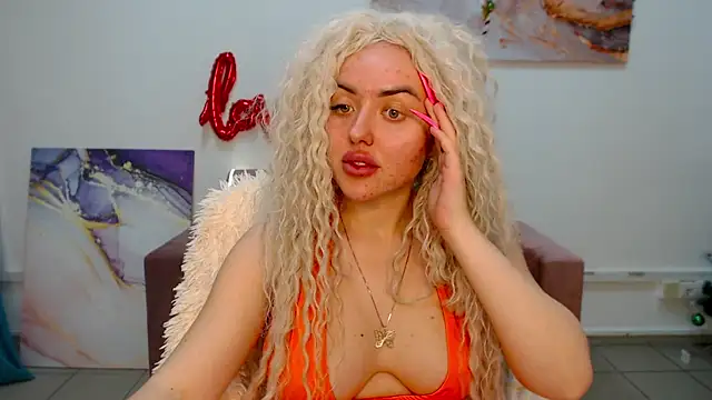 Snapshot of MissisCaty chatting on 8, 2, 2025 MissisCaty online show from 8, 2, 2025