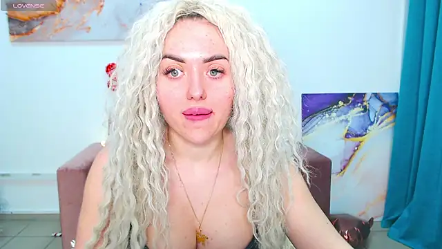 Snapshot of MissisCaty chatting on 25, 2, 2025 MissisCaty online show from 25, 2, 2025