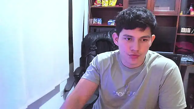 Snapshot of JamesCr_ chatting on 7, 2, 2025 JamesCr online show from 7, 2, 2025