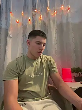Snapshot of JamesCr_ chatting on 10, 2, 2025 JamesCr online show from 10, 2, 2025
