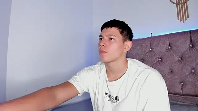 Snapshot of JamesCr_ chatting on 25, 2, 2025 JamesCr online show from 25, 2, 2025