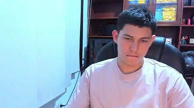 Snapshot of JamesCr_ chatting on 27, 2, 2025 JamesCr online show from 27, 2, 2025