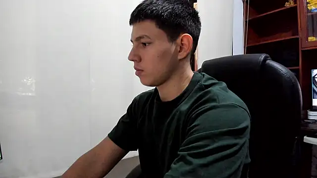 Snapshot of JamesCr_ chatting on 1, 3, 2025 JamesCr online show from 1, 3, 2025