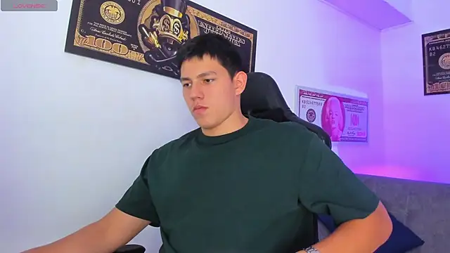Snapshot of JamesCr_ chatting on 11, 3, 2025 JamesCr online show from 11, 3, 2025