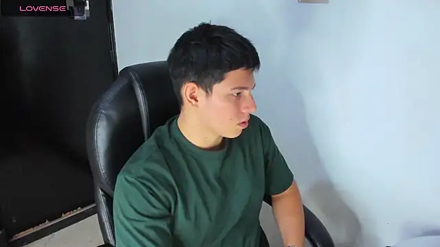 Snapshot of JamesCr_ chatting on 23, 3, 2025 JamesCr online show from 23, 3, 2025