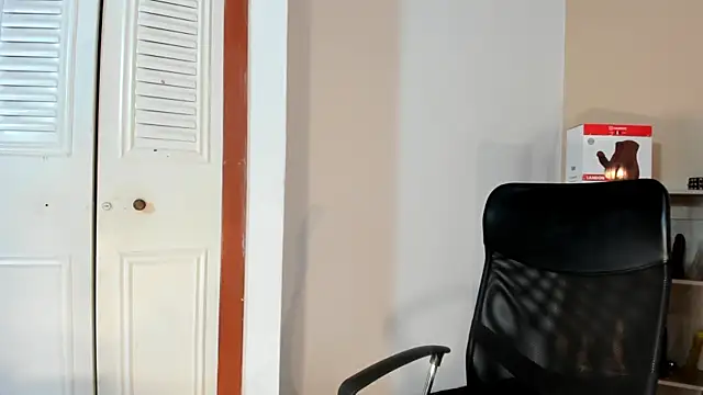 Snapshot of Violetta_0 chatting on 18, 9, 2025 Violetta 0 online show from 18, 9, 2025