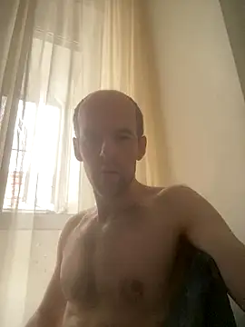 LynnAhNight online show from 28, 9, 2025