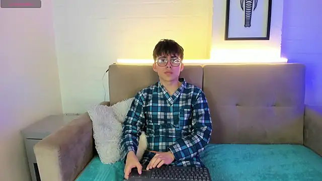 PepperTwink online show from 26, 2, 2025