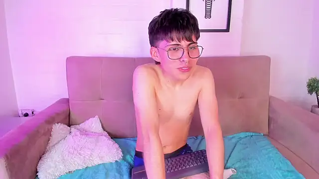 PepperTwink online show from 3, 3, 2025