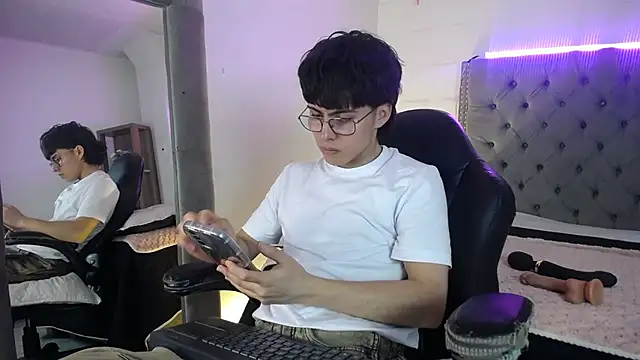 PepperTwink online show from 17, 9, 2025