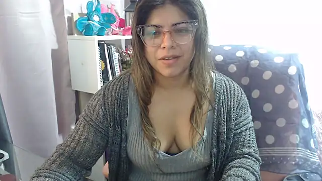 Snapshot of KatteAngelLat chatting on 1, 10, 2025 KatteAngelLat online show from 1, 10, 2025