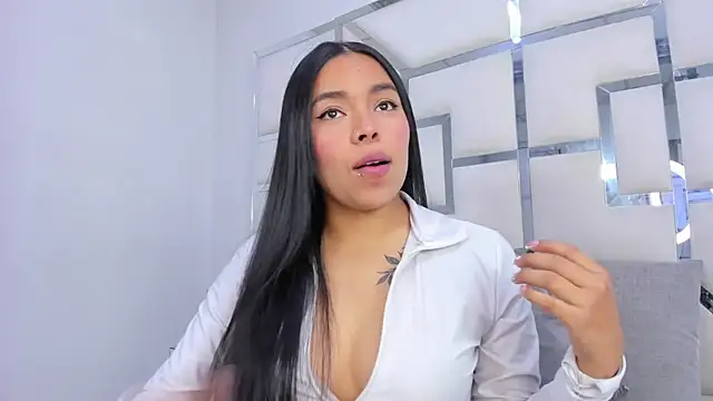 ZoeWan69 online show from 17, 12, 2025