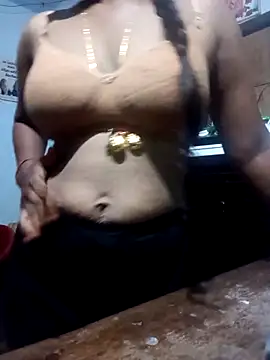 Snapshot of varsha-milky1 chatting on 10, 10, 2025 varsha-milky1 online show from 10, 10, 2025
