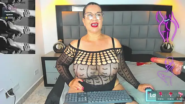Snapshot of Your_Lady_Milf chatting on 23, 9, 2025 Your Lady Milf online show from 23, 9, 2025