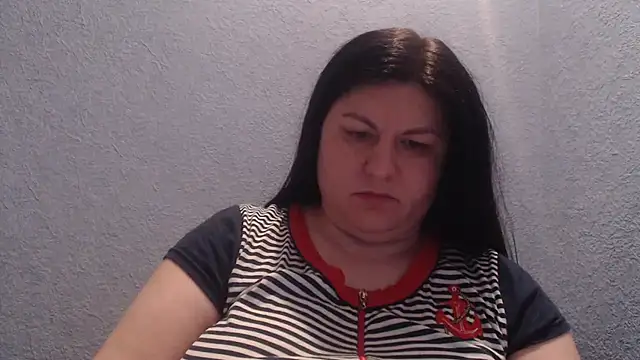 KiraSwee online show from 2, 2, 2026